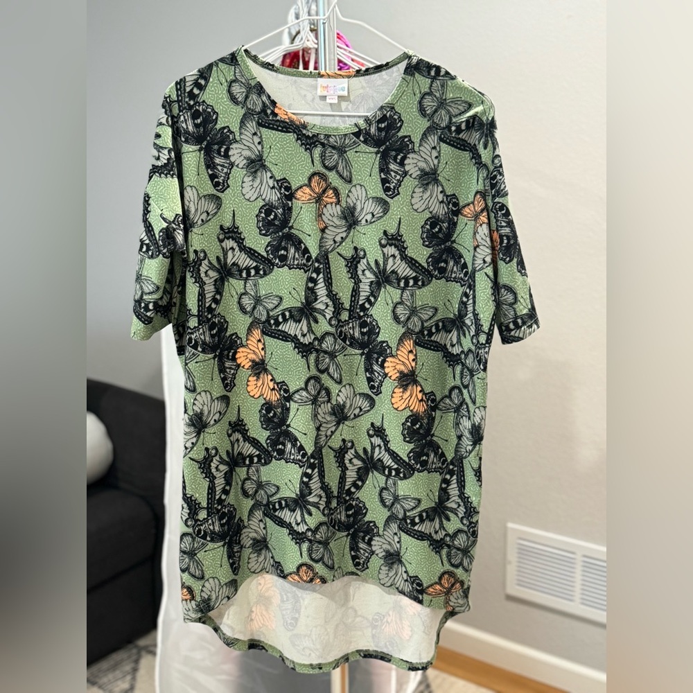 New Lularoe Irma size xs (very stretchy and fit up to a size M)